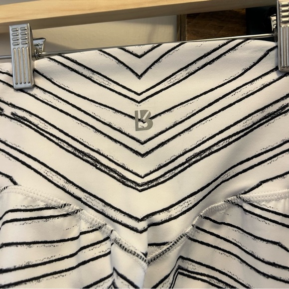 BuffBunny White Leggings with Black Geometric Stripe - Picture 3 of 5